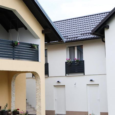 Flora Studio Apartments Korenica Exterior photo