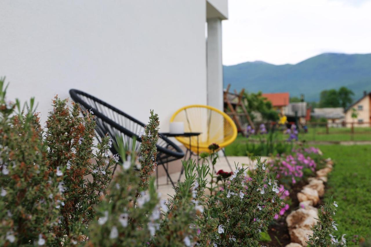 Flora Studio Apartments Korenica Exterior photo
