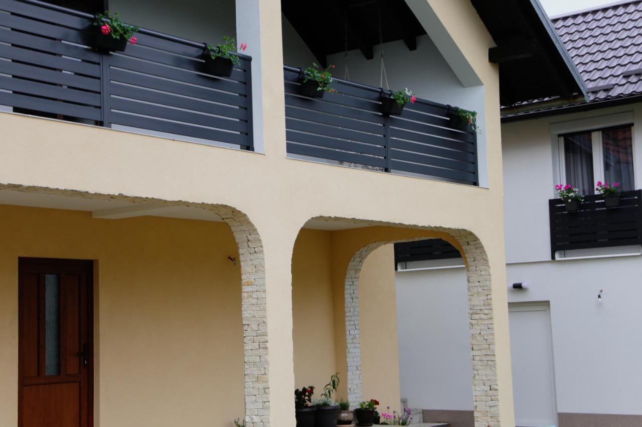 Flora Studio Apartments Korenica Exterior photo